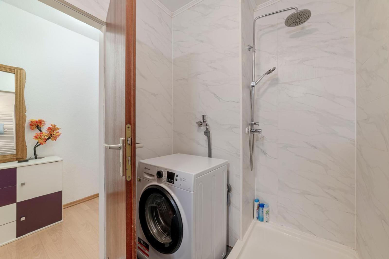 Schoene, Moeblierte Wohnung Mit Balkon Und Tiefgarage Düsseldorf Buitenkant foto