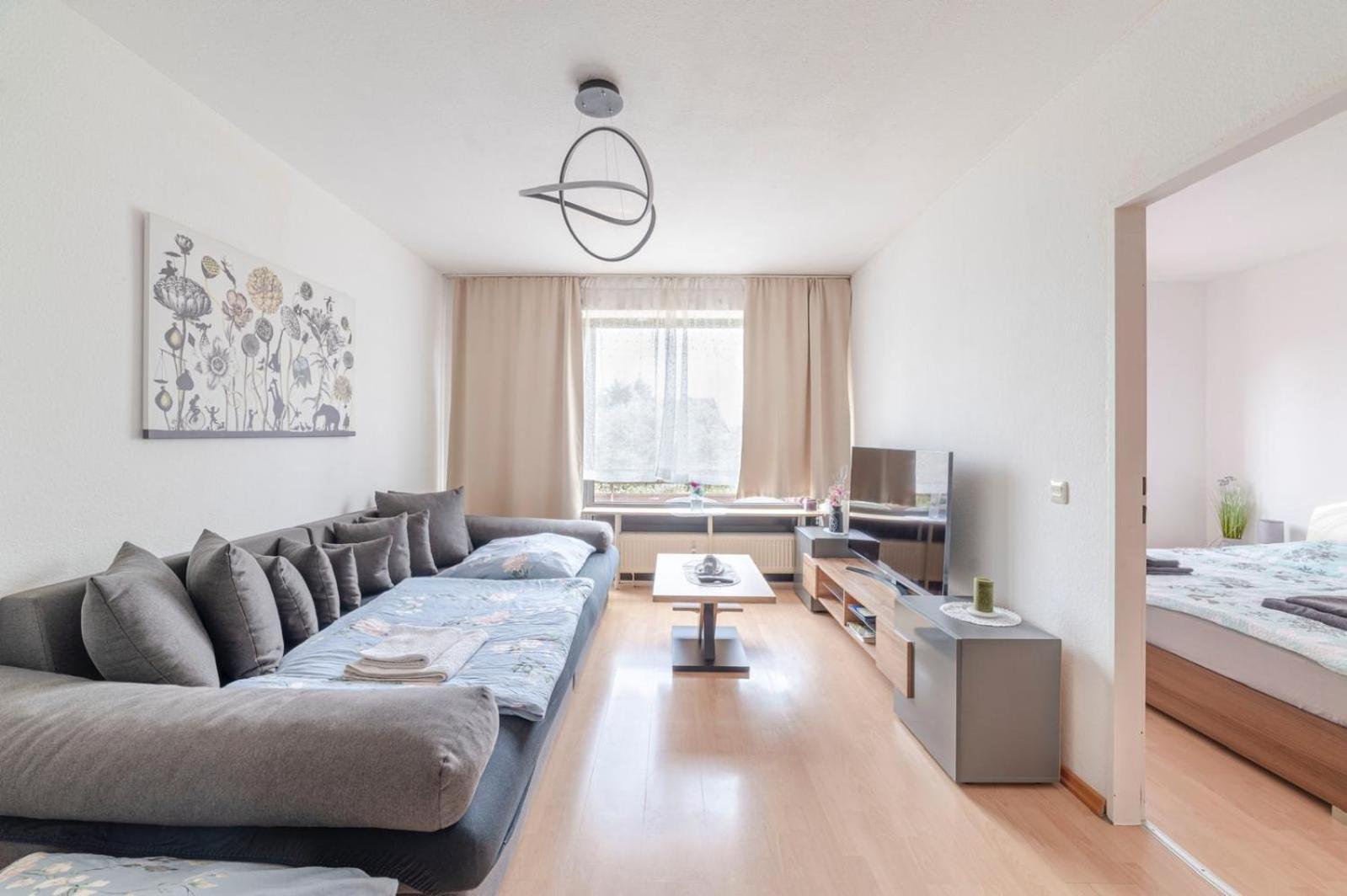 Schoene, Moeblierte Wohnung Mit Balkon Und Tiefgarage Düsseldorf Buitenkant foto